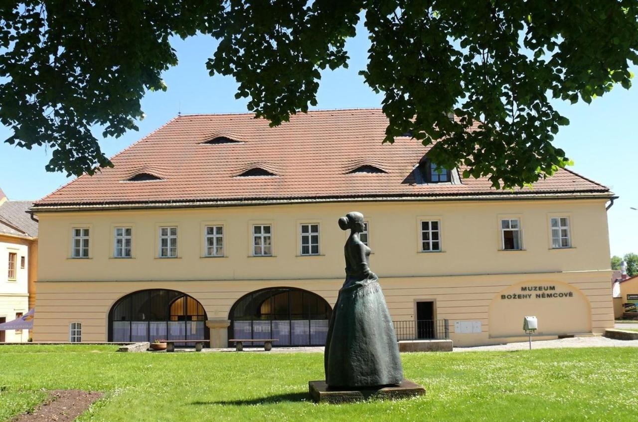 Penzion U Pesiku Červený Kostelec Exteriör bild