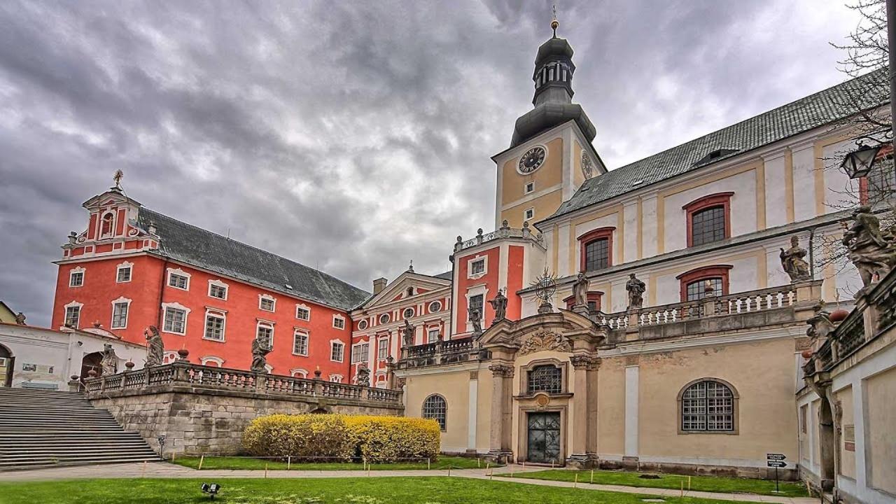 Penzion U Pesiku Červený Kostelec Exteriör bild