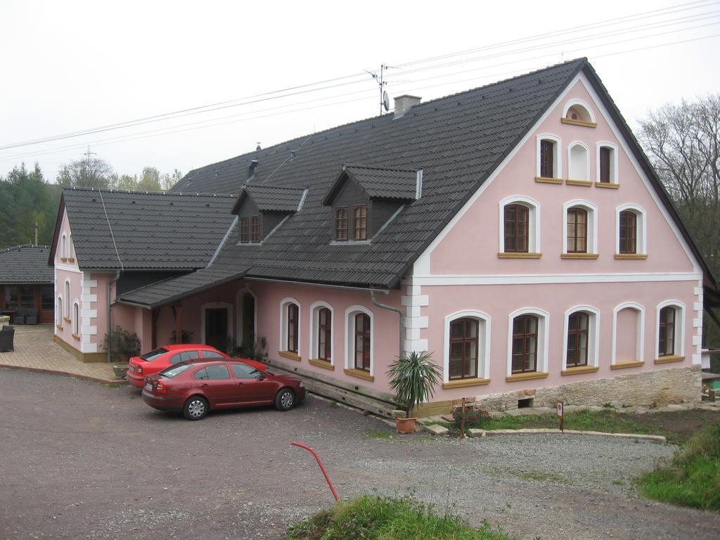 Penzion U Pesiku Červený Kostelec Exteriör bild